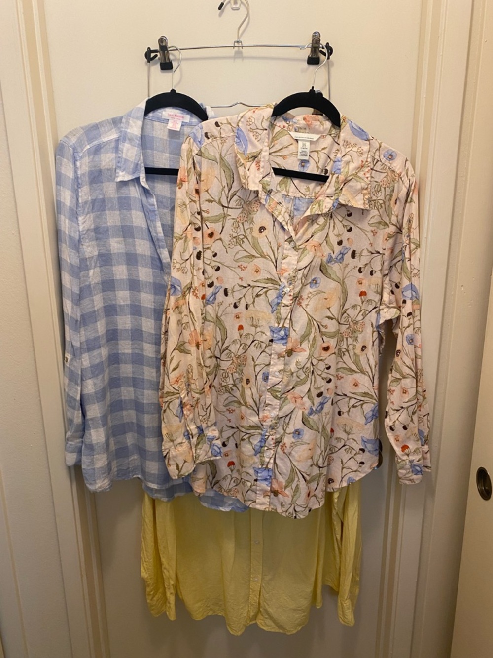 3 Linen blouses for spring or summer! Great for the beach 🏖️ and traveling 🧳!